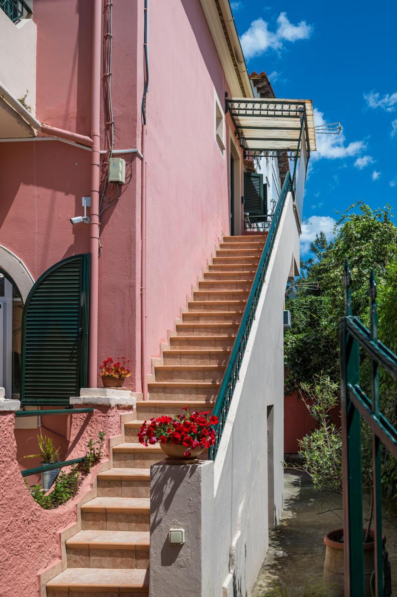 Seaside Ipsos Apartment By Konnect Exterior photo